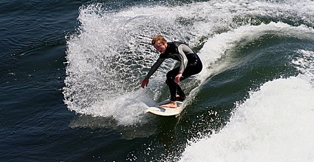 Image:Surfer in santa cruz.JPG