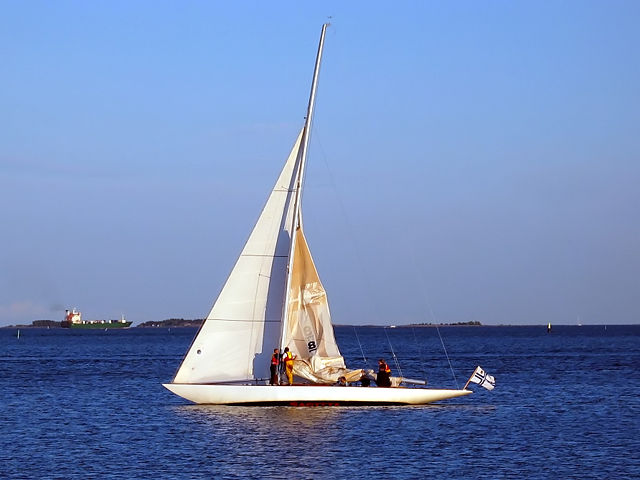 Image:Sailing in front of Helsinki, Finland.jpg