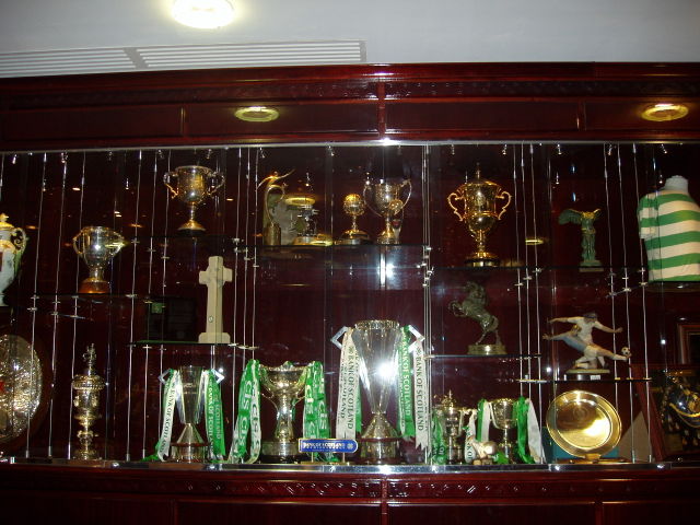 Image:Celtic FC trophy case.JPG