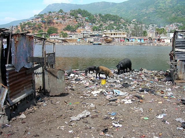 Image:Waste dumping in a slum of Cap-Haitien.jpg