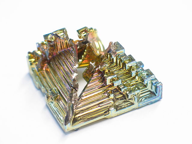 Image:Bismuth crystal macro.jpg