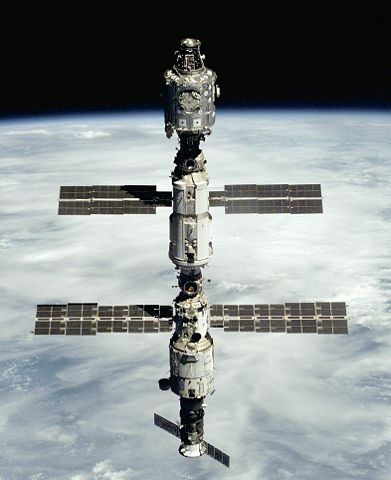 Image:Unity-Zarya-Zvezda STS-106.jpg