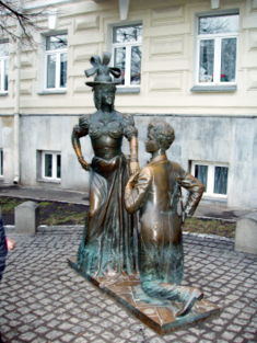 The monument to Pronya Prokopovna and Svirid Golohvastov