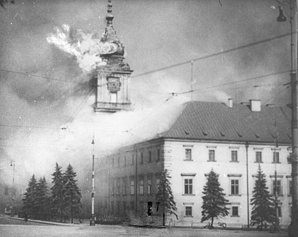 Image:The Royal Castle in Warsaw - burning 17.09.1939.jpg