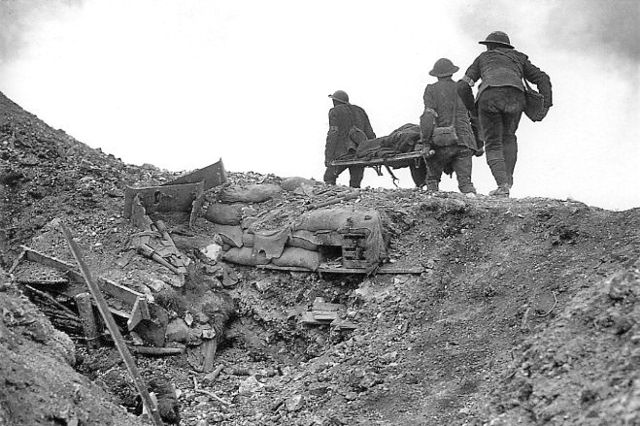 Image:Stretcher bearers Battle of Thiepval Ridge September 1916.jpg