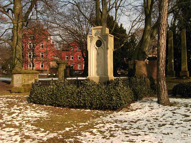 Image:Göttingen-Grave.of.Gauß.06.jpg