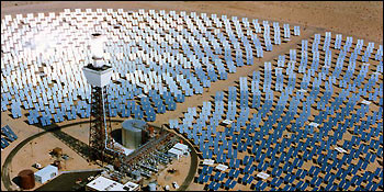 The Solar Two 10 MW solar power facility, showing the power tower (left) surrounded by the sun-tracking mirrors.