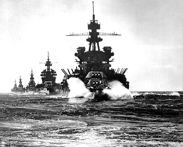 Image:USS Pennsylvania moving into Lingayen Gulf.jpg