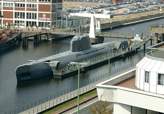 Image:2004-Bremerhaven U-Boot-Museum-Sicherlich retouched.jpg