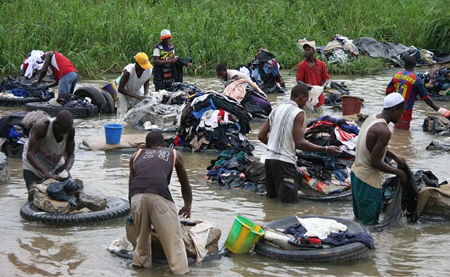 Image:Laundry in the river.jpg