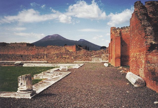 Image:Vesuvius from Pompeii.jpg