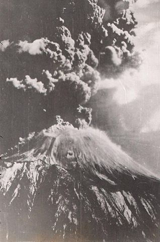 Image:Mt Vesuvius Erupting.jpg