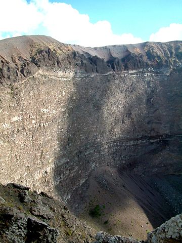 Image:Wnętrze krateru Wezuwiusz.jpg