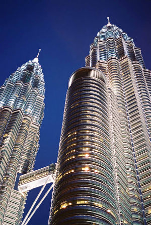 The Petronas Twin Towers, designed by Thornton-Tomasetti and Ranhill Bersekutu Sdn Bhd engineers, and Cesar Pelli, were the world's tallest buildings from 1998 to 2004.