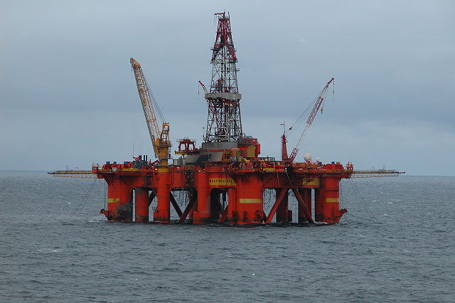 Image:Oil platform in the North Sea.jpg