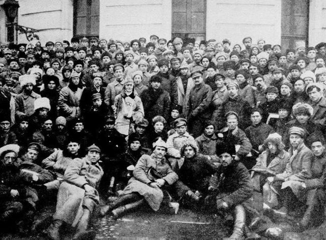Image:Trotzki and Lenin in Petrograd.jpg