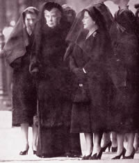 The 3 Queens in mourning- Queen Elizabeth II, her grandmother Queen Mary and mother Queen Elizabeth at the funeral of King George VI.