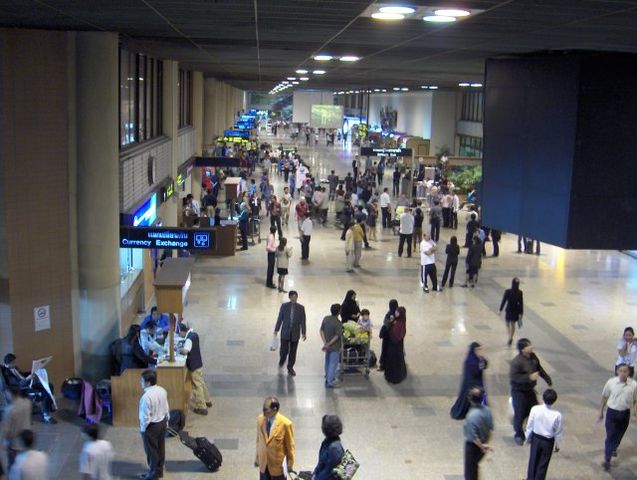 Image:Bangkok International Airport, terminal 1 arrivals-KayEss-2.jpeg