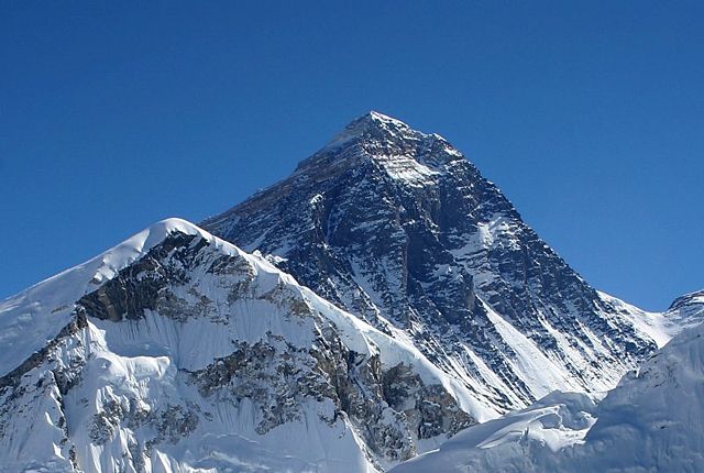 Image:Everest kalapatthar crop.jpg