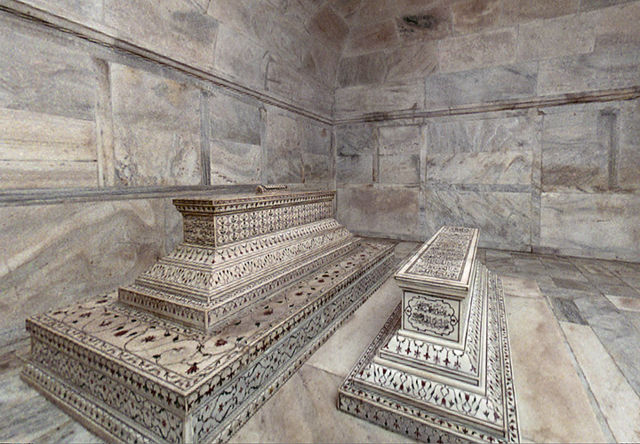 Image:Tombs-in-crypt.jpg