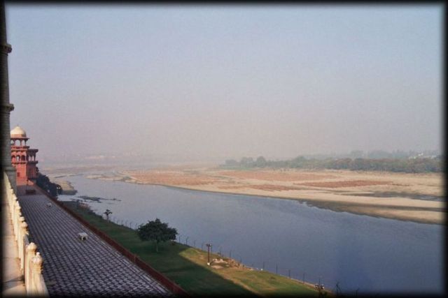 Image:Taj-mahal-yamuna-river.JPG