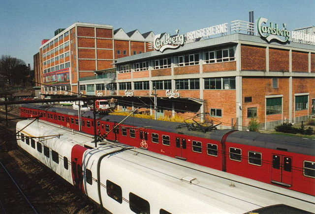 Image:Trains in Copenhagen.jpg