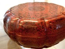 A red lacquer box from the Qing Dynasty.