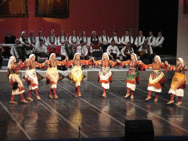 Image:Tanec folk ensemble Macedonia 1.jpg