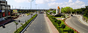 The IT Highway in Chennai with the MRTS passing overhead.