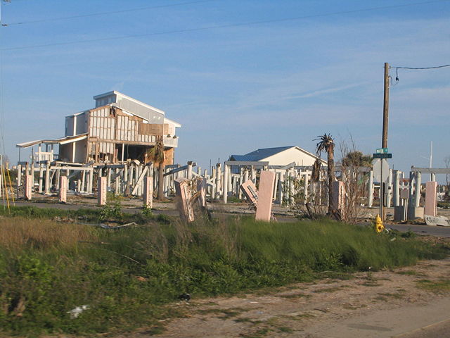 Image:Pascagoula destroyed condos from Katrina.jpg