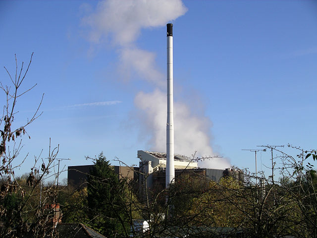 Image:Incineration unit plume Coventry 19n06.jpg