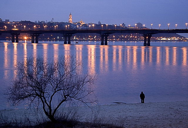 Image:Kiev Dnieper at Twilight by yune at photographic.jpg