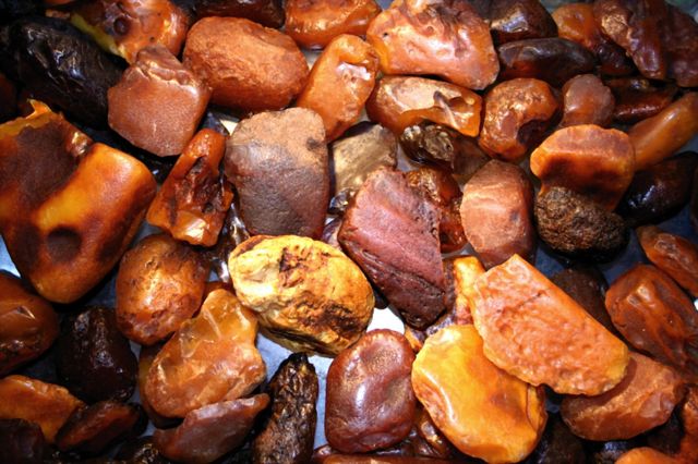 Image:Amber Bernstein many stones.jpg