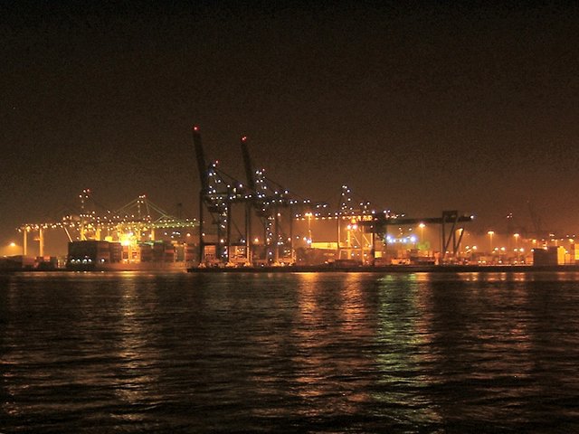 Image:ECT waalhaven bij nacht.jpg