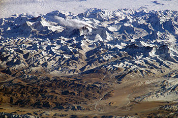 Perspective view of the Himalayas and Mount Everest as seen from space looking south-south-east from over the Tibetan Plateau. (annotated version)