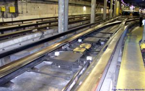 Switches use conventional points on the standard gauge track to guide trains. Rubber tires keep supporting the full weight of the trains as they go through switches. Guideways are provided in order to ensure there are no gaps in the electrical power supply.