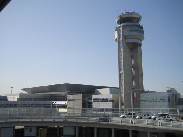 Image:Aéroport international Pierre-Elliott-Trudeau de Montréal 2.JPG