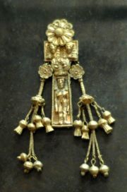 Pendant with naked woman, made from electrum, Rhodes, around 630-620 BCE.