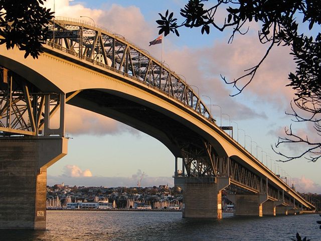 Image:Auckland Harbour Bridge With Flag.jpg