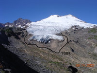 The Easton Glacier (on the south flank) in 2003. The superimposed black line indicates its extent in 1985.