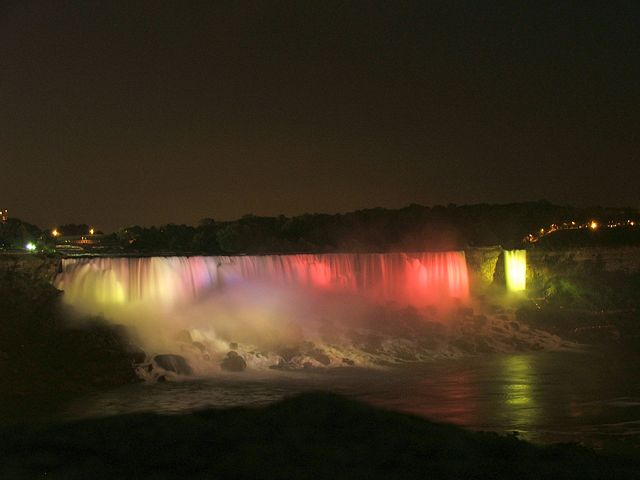 Image:Niagara falls in dark.jpg