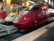 Eurostar and Thalys PBA side-by-side in Paris Gare du Nord.