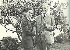 Charlie Chaplin together with the American socialist Max Eastman in Hollywood 1919.