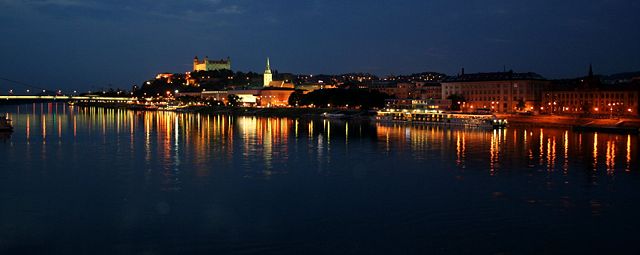 Image:BratislavaNight.jpg