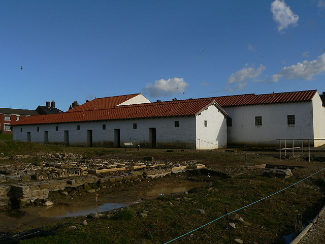 Image:Arbeia Roman Fort reconstructed barracks.jpg
