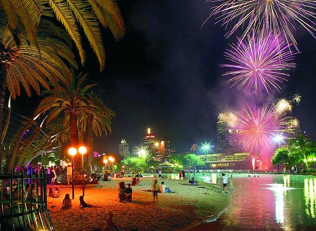 Image:Southbank Beach Fireworks Night.jpg