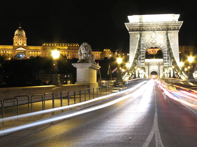 Image:Chain bridge by night Budapest.jpg