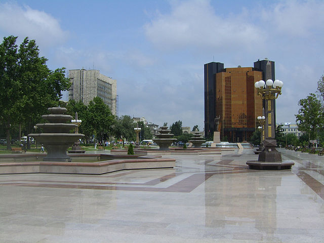 Image:Azeri Square.JPG