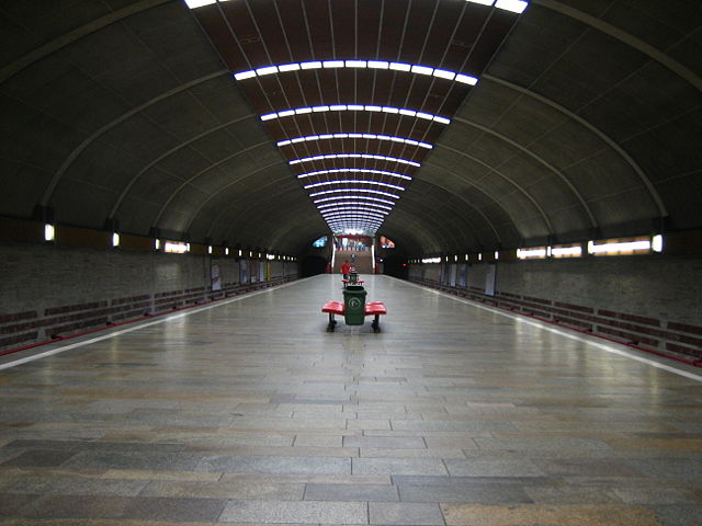 Image:Titan metro station 2.jpg