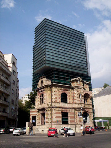 Image:New and old building Bucharest.jpg